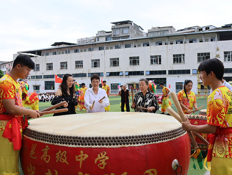 1758764787.jpg 4T8A8645.jpg