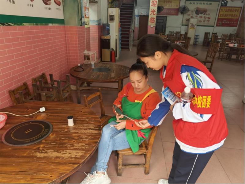 1761382109.png 助力社區(qū)送溫暖筑夢青春志愿行活動(dòng)記錄(1)776.png