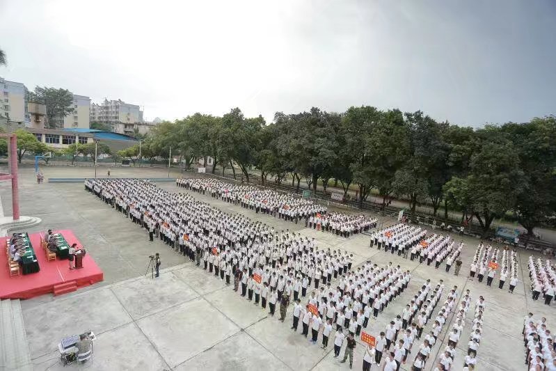 高一年級軍訓(xùn)匯演4
